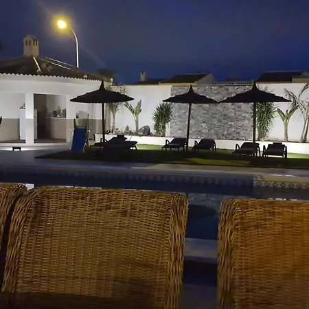 Private Luxury 5 Bedroom Tropical Garden With Waterfall, Pool, Bar, Bbq, Rated Location In Close To Beach, Waterparks, Bars & Restaurants * Τορεβιέχα
