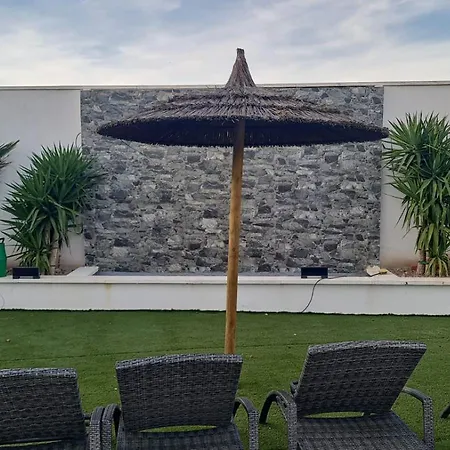 Private Luxury 5 Bedroom Tropical Garden With Waterfall, Pool, Bar, Bbq, Rated Location In Close To Beach, Waterparks, Bars & Restaurants *