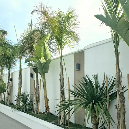 Private Luxury 5 Bedroom Tropical Garden With Waterfall, Pool, Bar, Bbq, Rated Location In Close To Beach, Waterparks, Bars & Restaurants