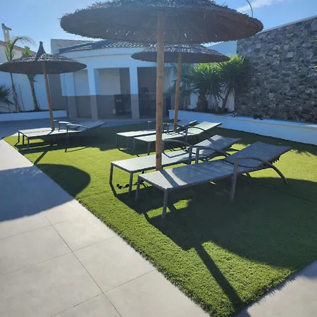 Private Luxury 5 Bedroom Tropical Garden With Waterfall, Pool, Bar, Bbq, Rated Location In Close To Beach, Waterparks, Bars & Restaurants Βίλα Τορεβιέχα