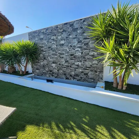 Private Luxury 5 Bedroom Tropical Garden With Waterfall, Pool, Bar, Bbq, Rated Location In Close To Beach, Waterparks, Bars & Restaurants Βίλα Τορεβιέχα