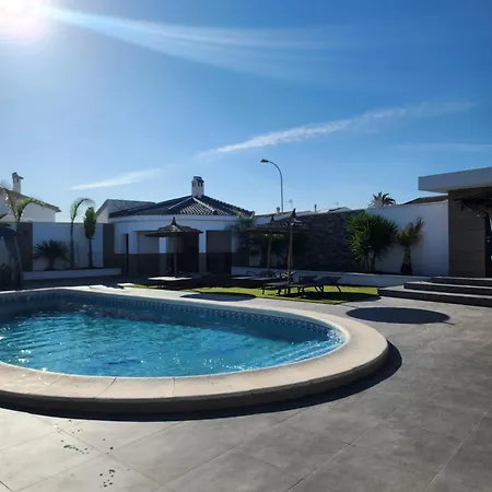 Private Luxury 5 Bedroom Tropical Garden With Waterfall, Pool, Bar, Bbq, Rated Location In Close To Beach, Waterparks, Bars & Restaurants Τορεβιέχα