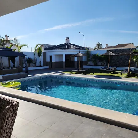 Βίλα Private Luxury 5 Bedroom Tropical Garden With Waterfall, Pool, Bar, Bbq, Rated Location In Close To Beach, Waterparks, Bars & Restaurants