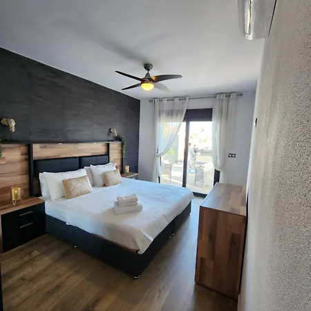 Βίλα Private Luxury 5 Bedroom Tropical Garden With Waterfall, Pool, Bar, Bbq, Rated Location In Close To Beach, Waterparks, Bars & Restaurants