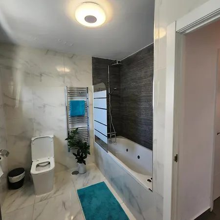 Private Luxury 5 Bedroom Tropical Garden With Waterfall, Pool, Bar, Bbq, Rated Location In Close To Beach, Waterparks, Bars & Restaurants Βίλα *