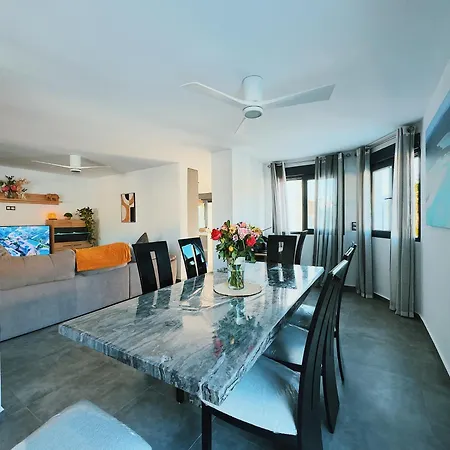 Βίλα Private Luxury 5 Bedroom Tropical Garden With Waterfall, Pool, Bar, Bbq, Rated Location In Close To Beach, Waterparks, Bars & Restaurants