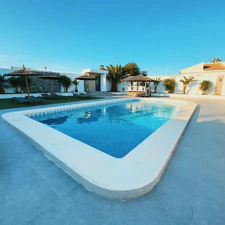 Private Luxury 5 Bedroom Tropical Garden With Waterfall, Pool, Bar, Bbq, Rated Location In Close To Beach, Waterparks, Bars & Restaurants * Τορεβιέχα