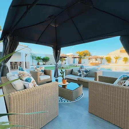 Private Luxury 5 Bedroom Tropical Garden With Waterfall, Pool, Bar, Bbq, Rated Location In Close To Beach, Waterparks, Bars & Restaurants Βίλα *