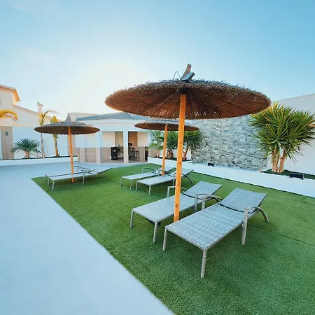 Private Luxury 5 Bedroom Tropical Garden With Waterfall, Pool, Bar, Bbq, Rated Location In Close To Beach, Waterparks, Bars & Restaurants Βίλα *