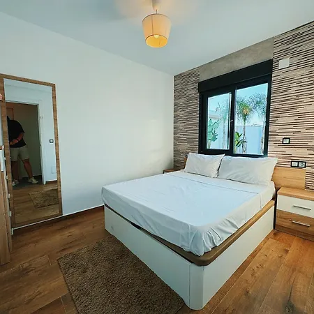 Βίλα Private Luxury 5 Bedroom Tropical Garden With Waterfall, Pool, Bar, Bbq, Rated Location In Close To Beach, Waterparks, Bars & Restaurants