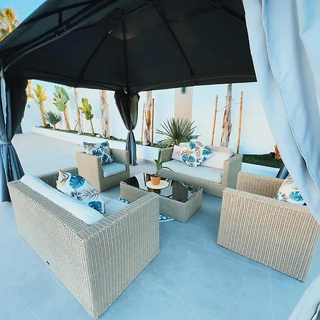 Private Luxury 5 Bedroom Tropical Garden With Waterfall, Pool, Bar, Bbq, Rated Location In Close To Beach, Waterparks, Bars & Restaurants Τορεβιέχα