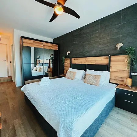 Βίλα Private Luxury 5 Bedroom Tropical Garden With Waterfall, Pool, Bar, Bbq, Rated Location In Close To Beach, Waterparks, Bars & Restaurants *